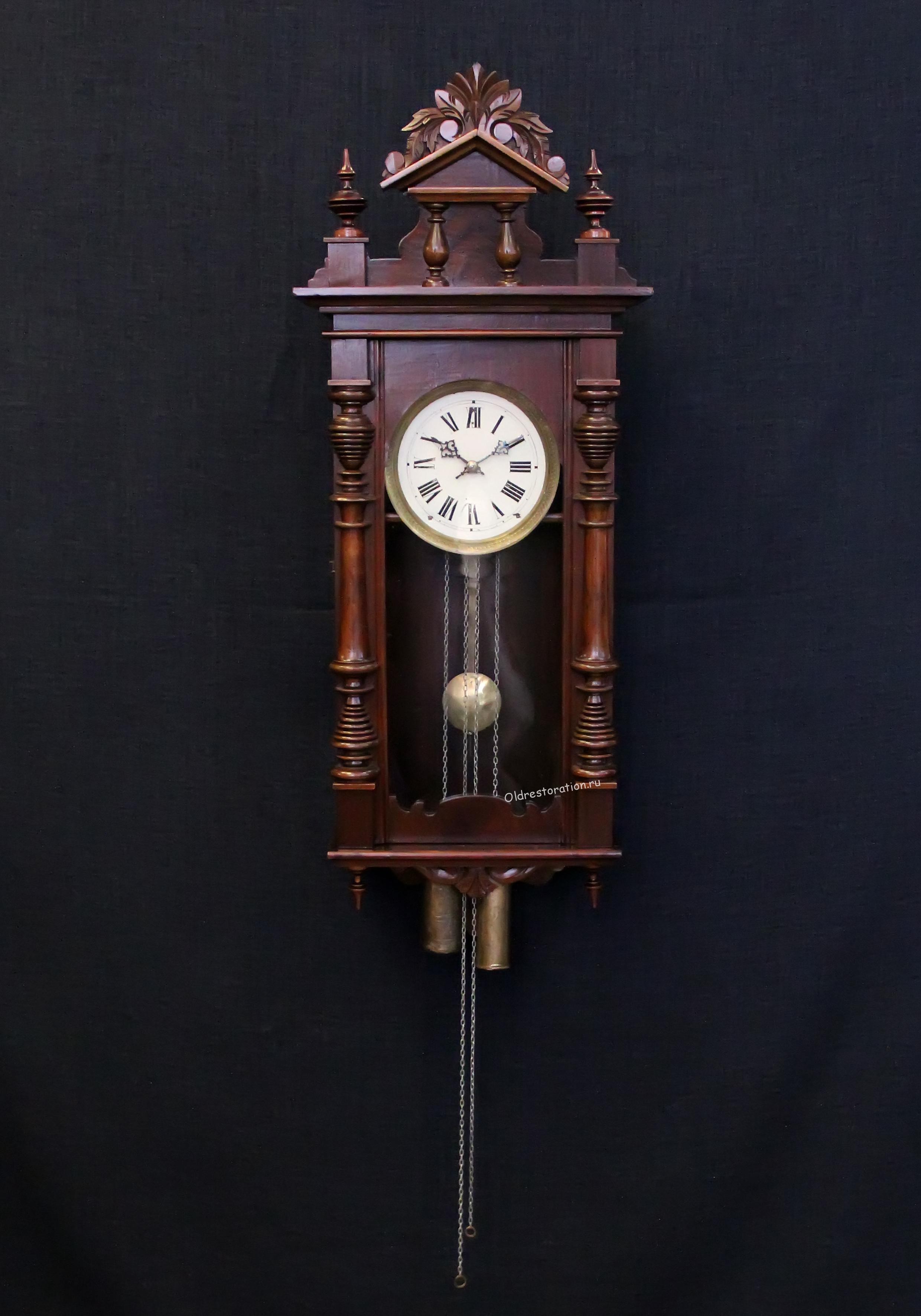 Старинные маятниковые часы