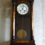 1. Антикварные французские настенные часы XIX века с боем
