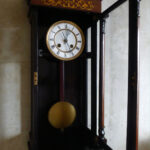 1. Антикварные французские настенные часы XIX века с боем